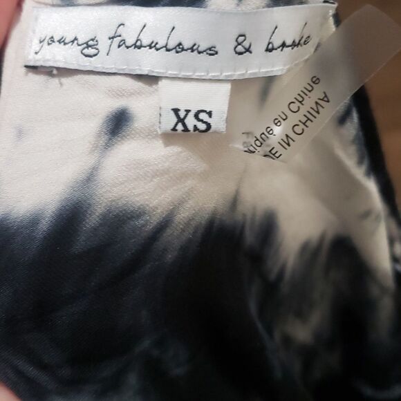 YOUNG FABULOUS AND BROKE YF&B Keyhole Faux Wrap Tie Dye Long Sleeve Blou… - Picture 6 of 6